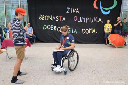 Nepozaben sprejem za bronasto Živo Lavrinc v rodnem Kamniku  (23)